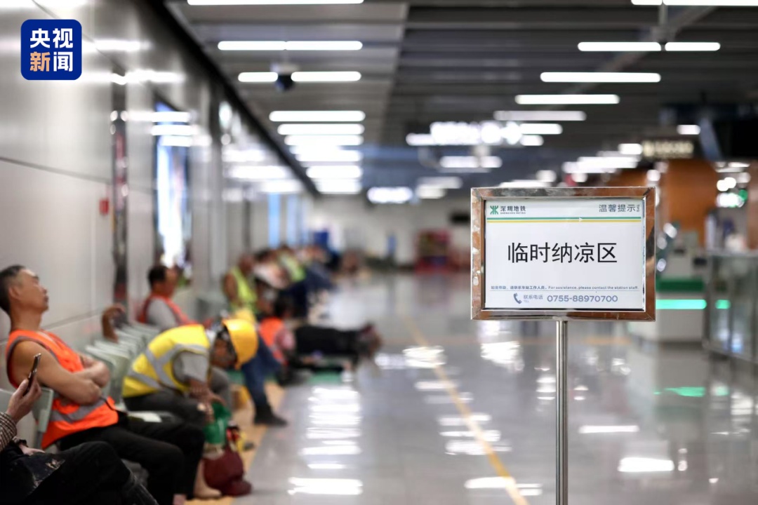 装得下公文包，也容得下安全帽！