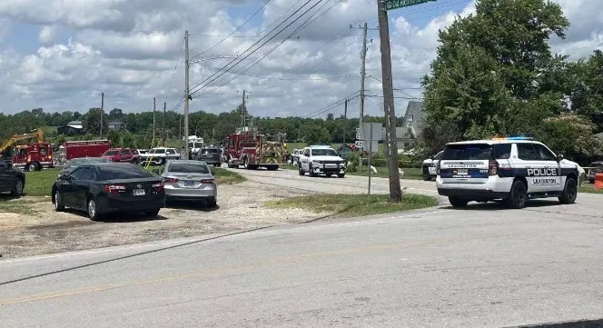 美国肯塔基州列克星敦发生枪击案,包含嫌疑人在内共3人死亡,还有一名警员受伤 美国肯塔基州列克星敦发生枪击案,包含嫌疑人在内共3人死亡,还有一名警员受伤