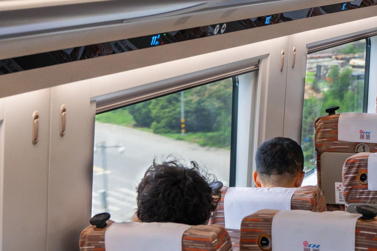 高铁F座成最火座位 这些“黑科技”让它与众不同 高铁F座成最火座位 这些“黑科技”让它与众不同