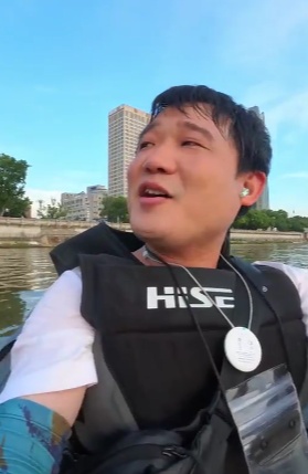 长沙男子突发奇想划船下班,25分钟车程划了3小时,当事人:手累腿麻,不会有下次 长沙男子突发奇想划船下班,25分钟车程划了3小时,当事人:手累腿麻,不会有下次