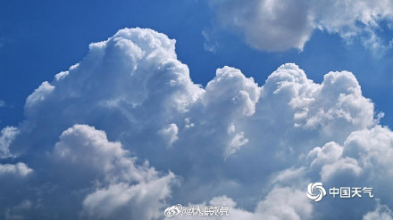 北京天空是棉花糖味儿的