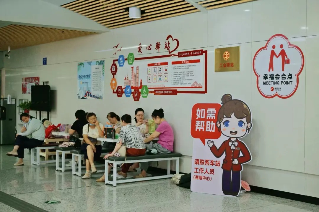 装得下公文包，也容得下安全帽！