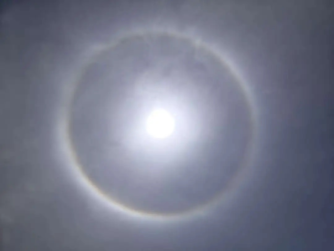 罕见!“太阳彩虹”硬控西安朋友圈→为何出现?会下雨吗? 罕见!“太阳彩虹”硬控西安朋友圈→为何出现?会下雨吗?