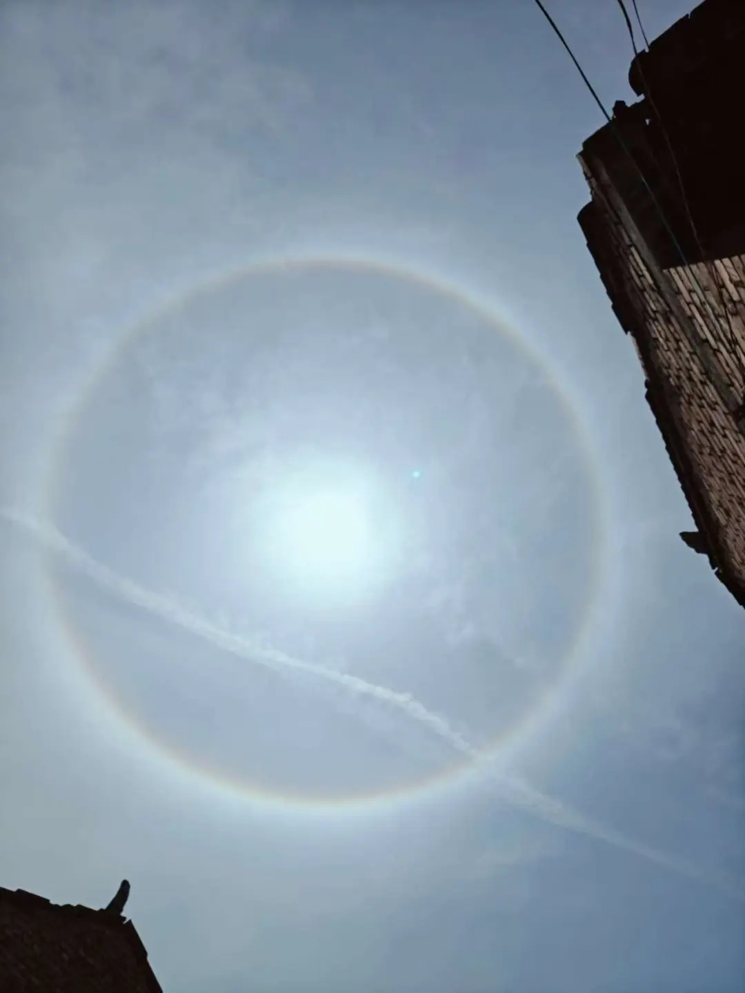 罕见!“太阳彩虹”硬控西安朋友圈→为何出现?会下雨吗? 罕见!“太阳彩虹”硬控西安朋友圈→为何出现?会下雨吗?