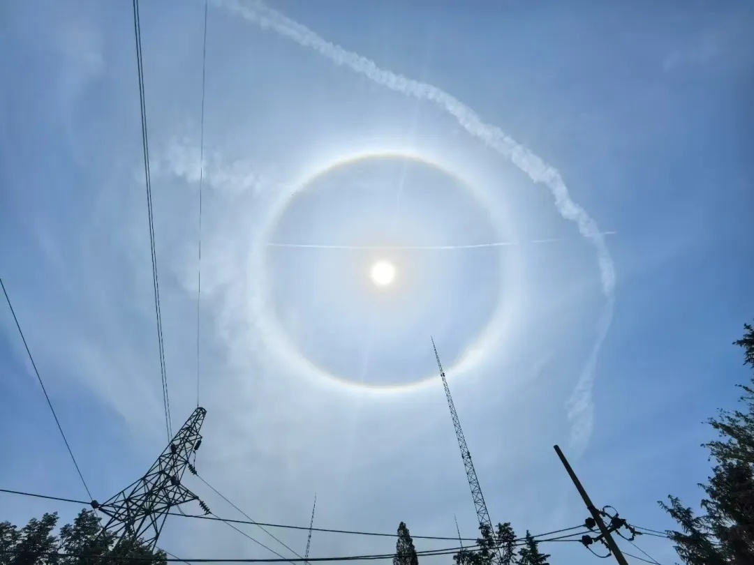 罕见!“太阳彩虹”硬控西安朋友圈→为何出现?会下雨吗? 罕见!“太阳彩虹”硬控西安朋友圈→为何出现?会下雨吗?