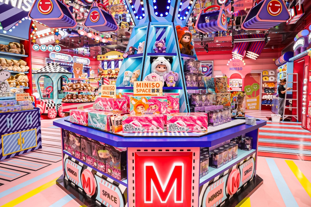 小小潮玩“拿捏”情绪经济