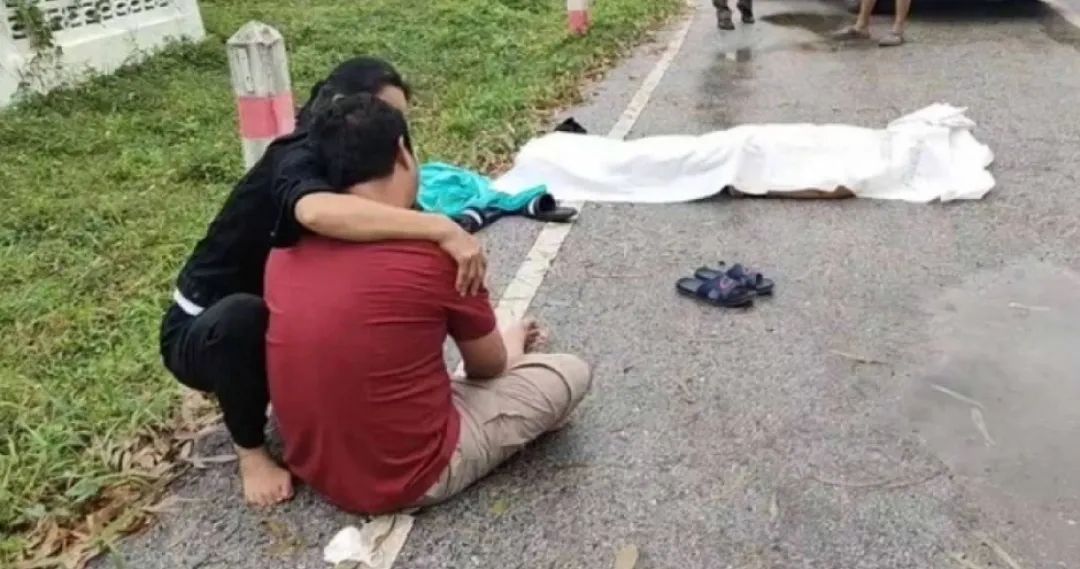 泰国一男子开车误踩油门不慎撞死75岁母亲,面临10年有期徒刑 泰国一男子开车误踩油门不慎撞死75岁母亲,面临10年有期徒刑