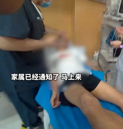 “热昏了”绝不是一句玩笑话！男孩夏夜跑步，中暑昏倒！