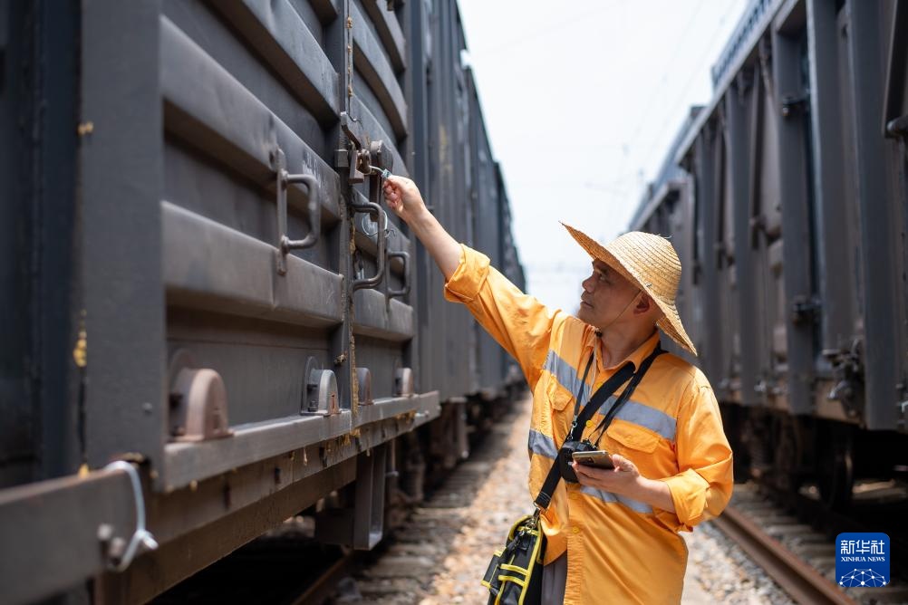 浙江杭州：做好防暑降温工作 保障铁路货运通畅