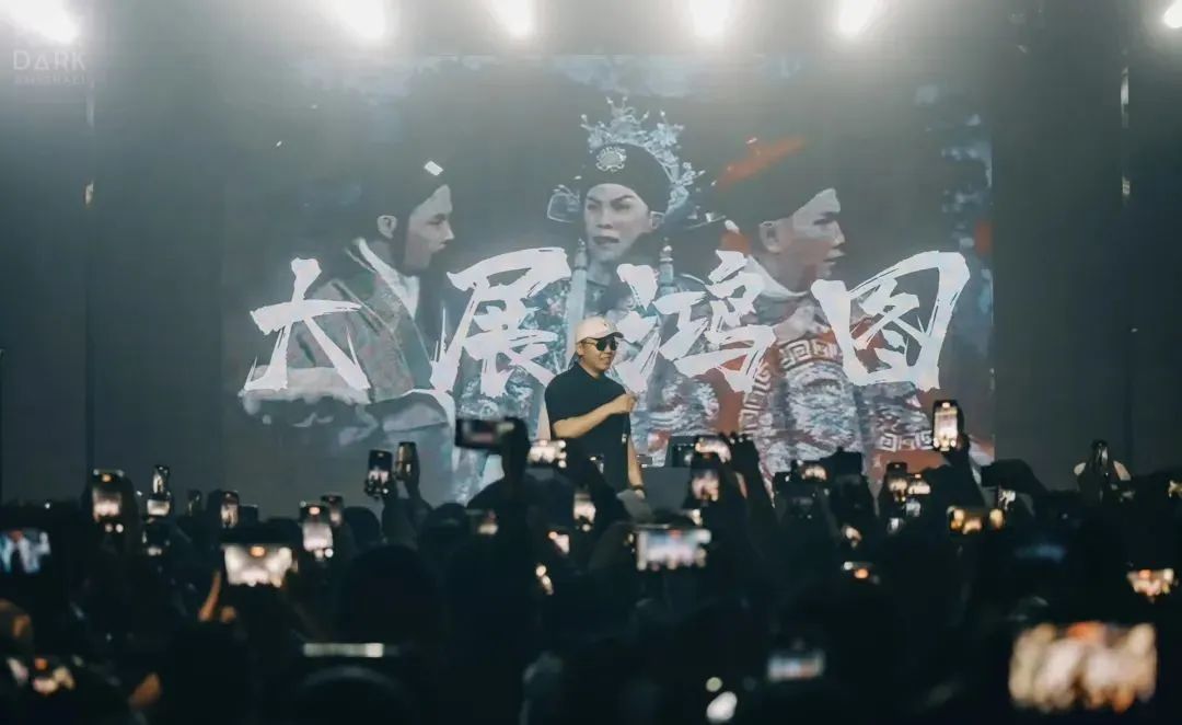 超越周杰伦、林俊杰，《大展鸿图》火遍全球！歌手揽佬发声，“没想过去国外发展”