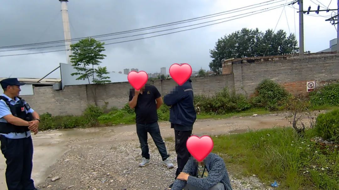 “有十几个人在我家搬东西！”昆明一大爷紧急报警……