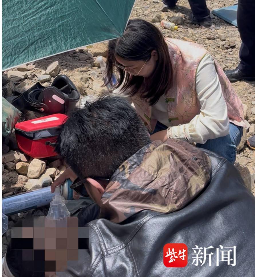 一骑摩托车男子4000米高原载倒受伤遇险，江苏沭阳的她果断出手救人—