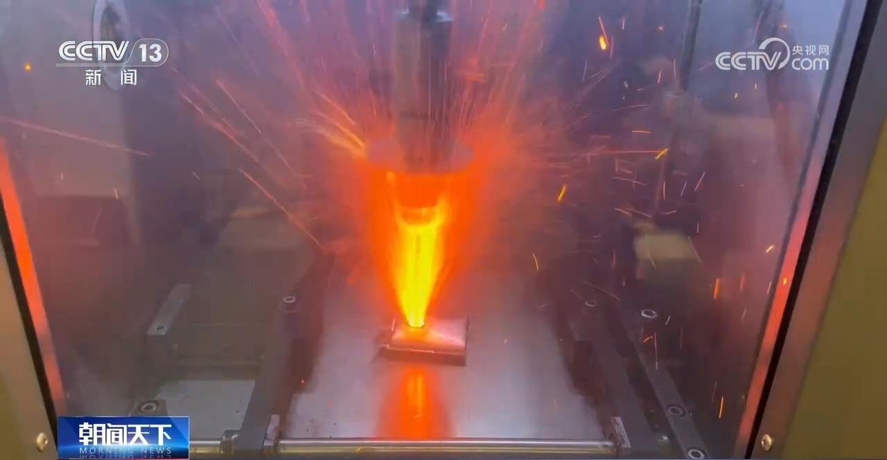 如何安全使用充电宝?跟记者去实验室看看极限测试 如何安全使用充电宝?跟记者去实验室看看极限测试