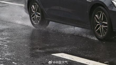 出门带伞!北京今日降雨送清凉 最高气温降至30℃ 出门带伞!北京今日降雨送清凉 最高气温降至30℃