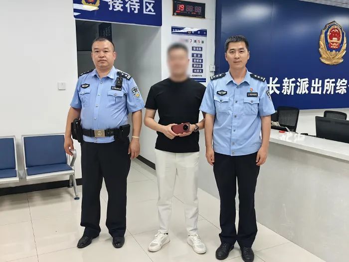 价值2万元手机落在网约车上！紧急报警