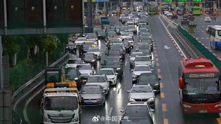 出门带伞!北京今日降雨送清凉 最高气温降至30℃ 出门带伞!北京今日降雨送清凉 最高气温降至30℃