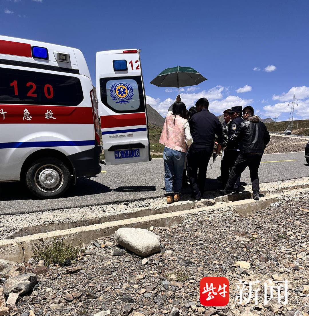 一骑摩托车男子4000米高原载倒受伤遇险，江苏沭阳的她果断出手救人—