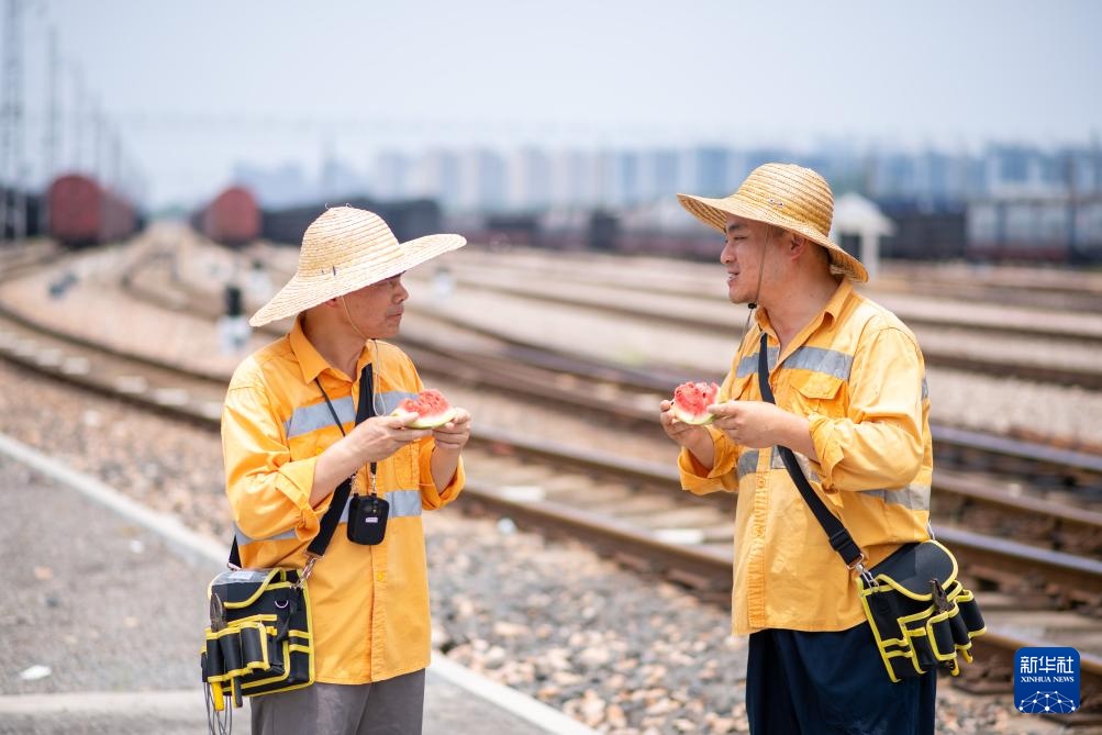 浙江杭州：做好防暑降温工作 保障铁路货运通畅
