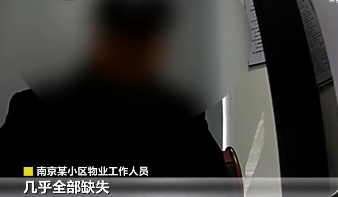 男子偷走小区1000个消防栓枪头，5元1斤贱卖，被抓时手上正提着一包