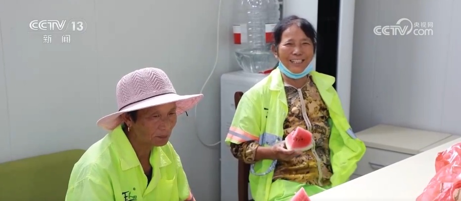 “15分钟纳凉圈”、爱心驿站、错峰作业 各地多举措为户外工作者送清凉