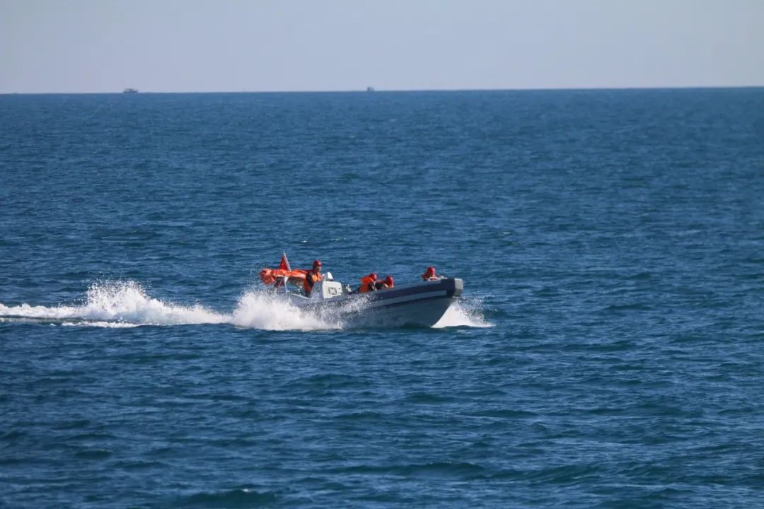 披星戴月,舰艇编队持续鏖战 披星戴月,舰艇编队持续鏖战