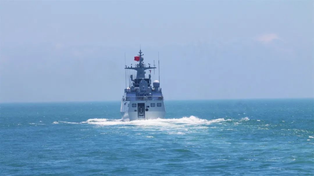 披星戴月,舰艇编队持续鏖战 披星戴月,舰艇编队持续鏖战