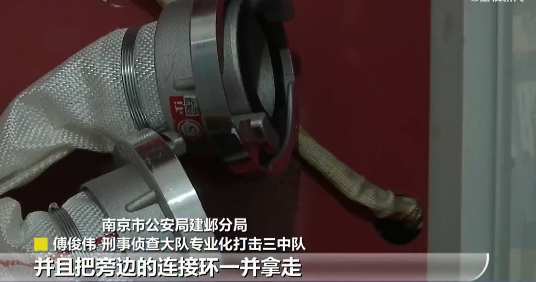 男子偷走小区1000个消防栓枪头，5元1斤贱卖，被抓时手上正提着一包