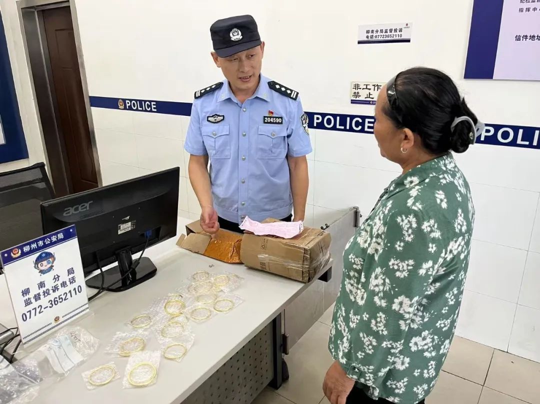 大姐垃圾堆捡22个金镯子上交，失主：近40万，被当垃圾扔了