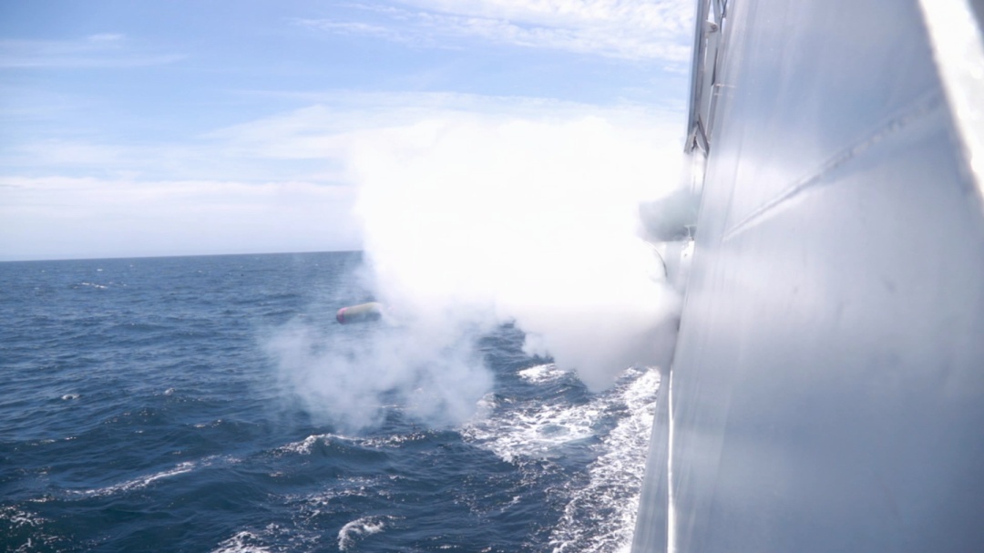 披星戴月,舰艇编队持续鏖战 披星戴月,舰艇编队持续鏖战