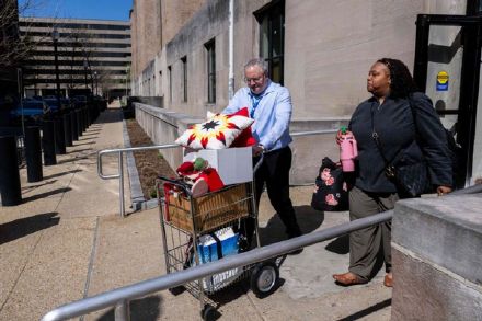 美国卫生部开始裁员