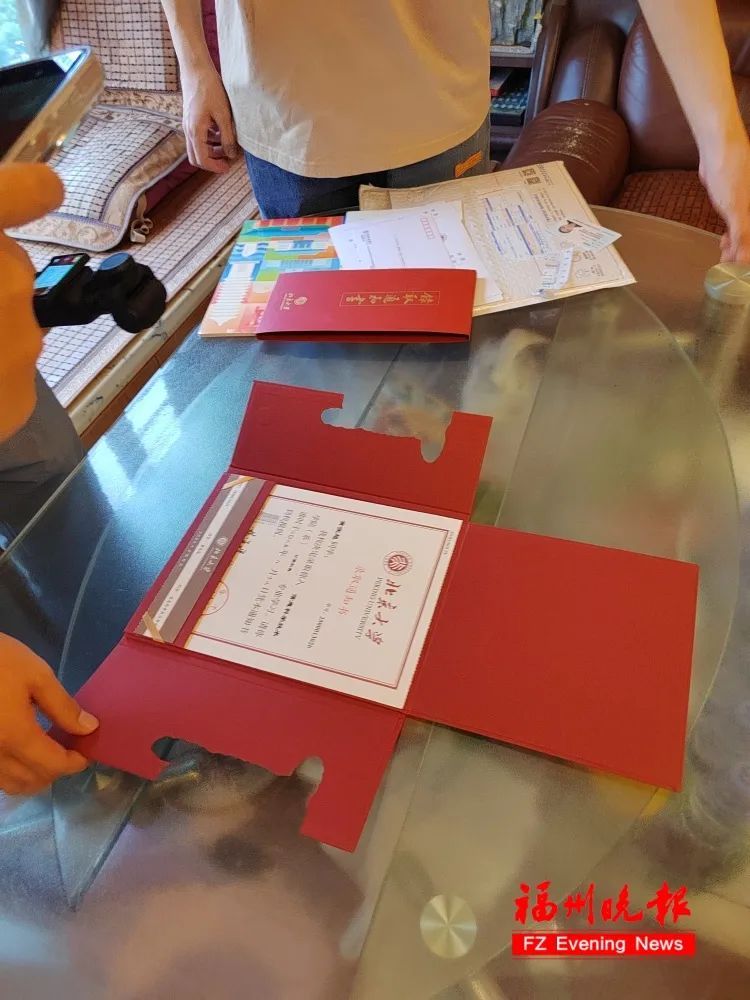 福州两名学子已收到北大录取通知书！