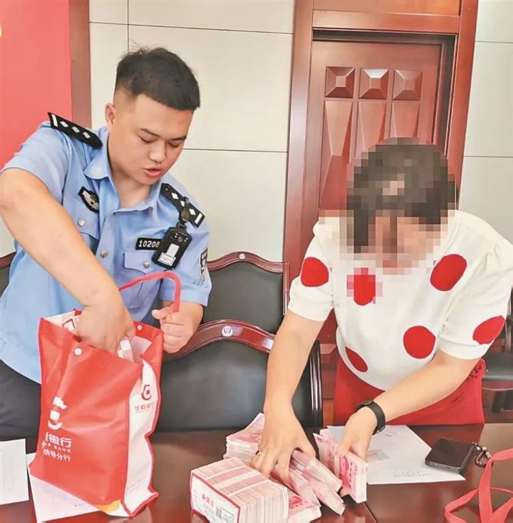 俩女子被“兵哥哥”骗走45万!警方跨省全部追回,受害人直呼“太幸运” 俩女子被“兵哥哥”骗走45万!警方跨省全部追回,受害人直呼“太幸运”