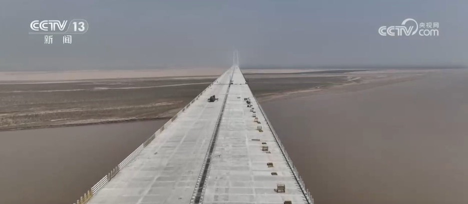 斗酷暑、抢时间、保进度 建设者们鏖战高温 重大工程建设“热”力不减 斗酷暑、抢时间、保进度 建设者们鏖战高温 重大工程建设“热”力不减