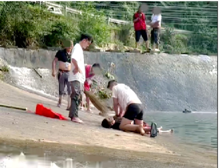 成都两男子青城山下勇救溺水者，救上岸时溺水者已昏迷，经救治目前已基本康复