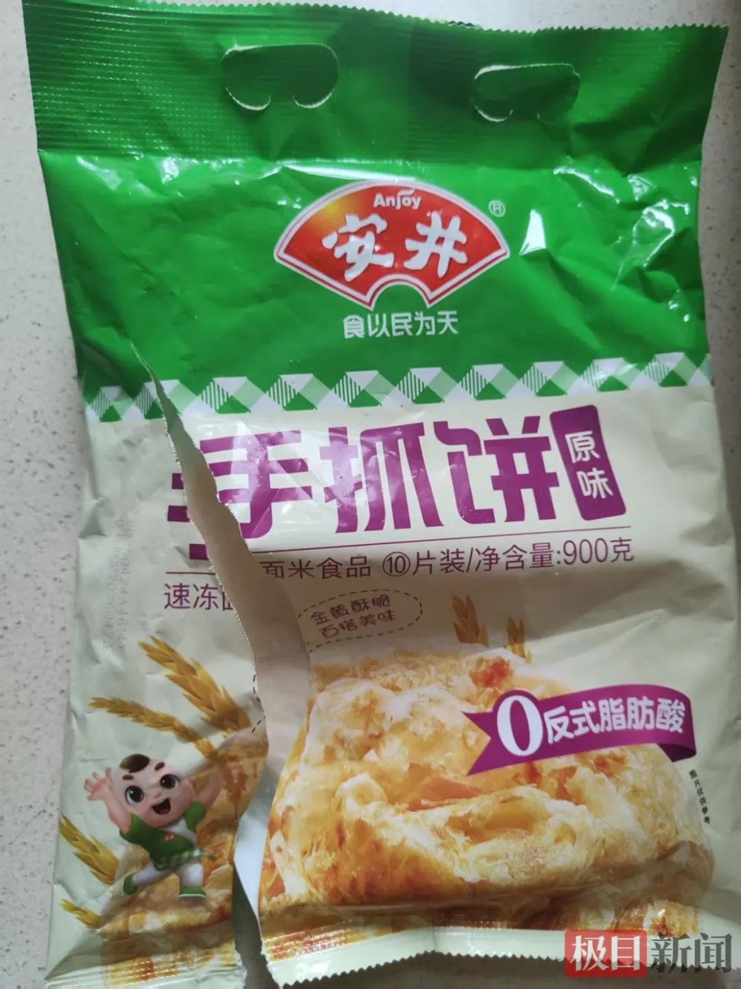 都嵌在里面了！知名品牌被曝有黑虫，很多人早餐爱吃