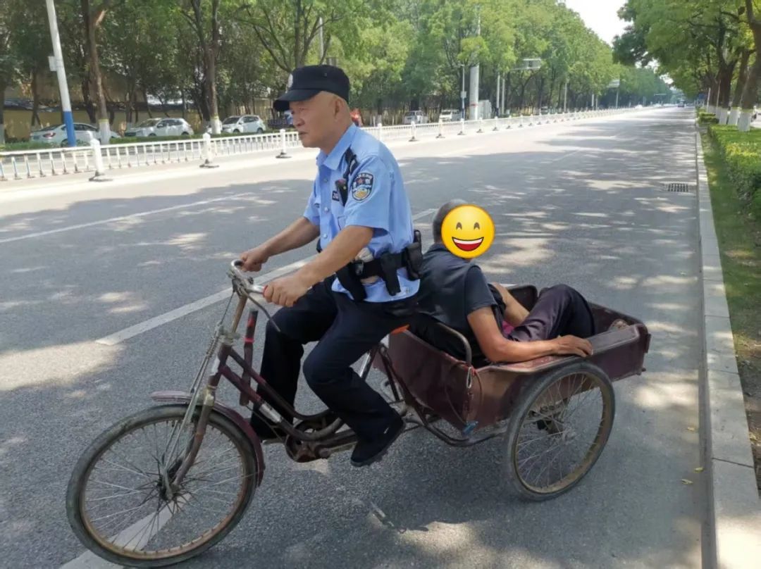 中暑大爷不愿上警车,他做出了这个决定…… 中暑大爷不愿上警车,他做出了这个决定……