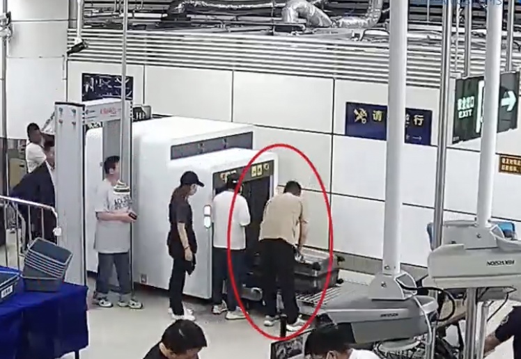 行李中有2支枪，现场曝光！
