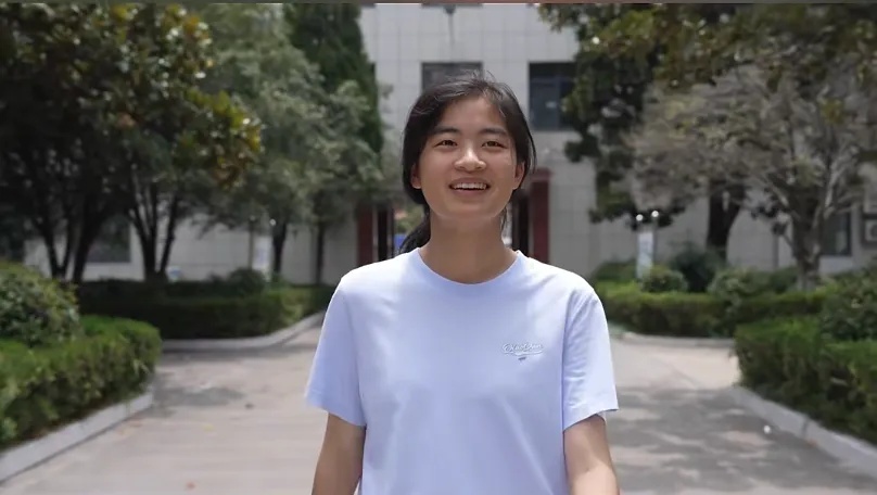 考全国第一的姑娘,刷屏全网! 考全国第一的姑娘,刷屏全网!