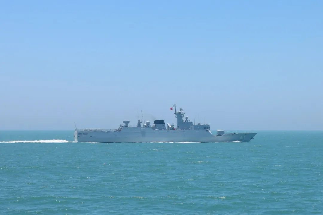 披星戴月,舰艇编队持续鏖战 披星戴月,舰艇编队持续鏖战