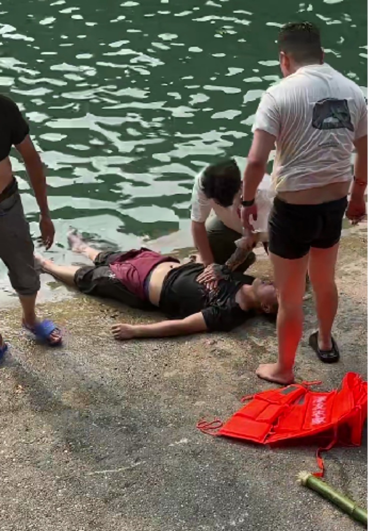 成都两男子青城山下勇救溺水者，救上岸时溺水者已昏迷，经救治目前已基本康复