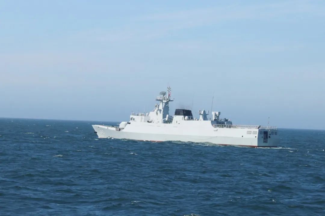 披星戴月,舰艇编队持续鏖战 披星戴月,舰艇编队持续鏖战