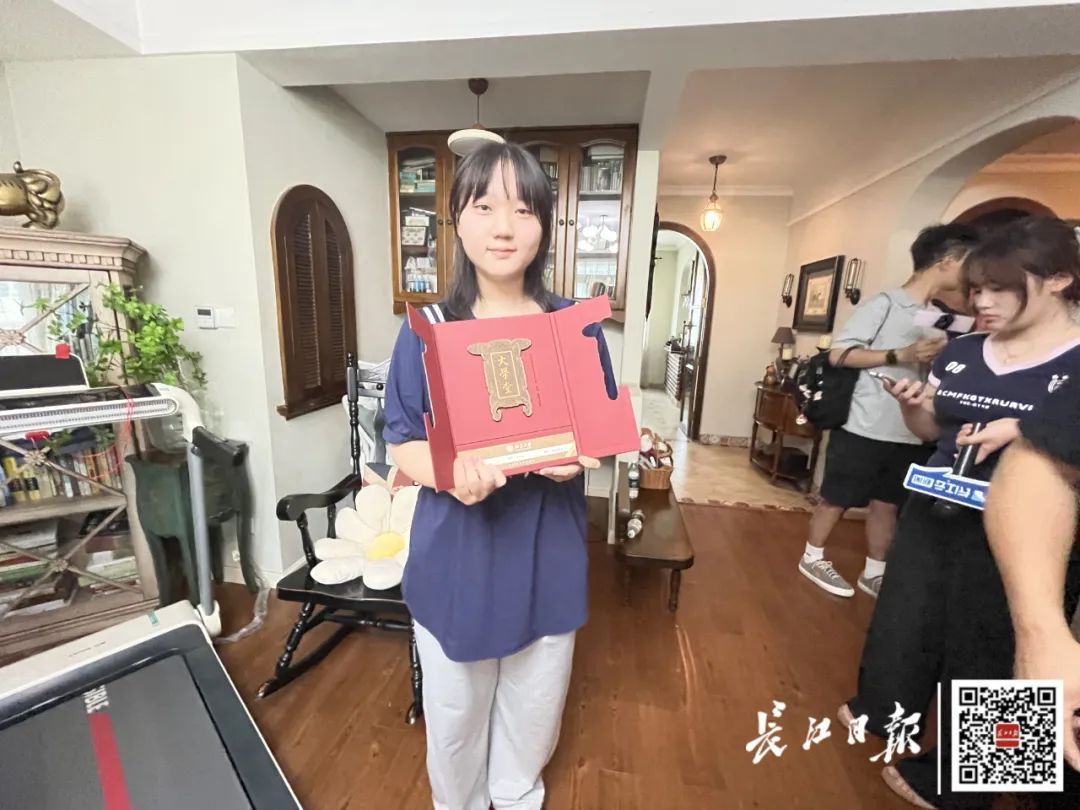 武汉首封！北大录取通知书已送达