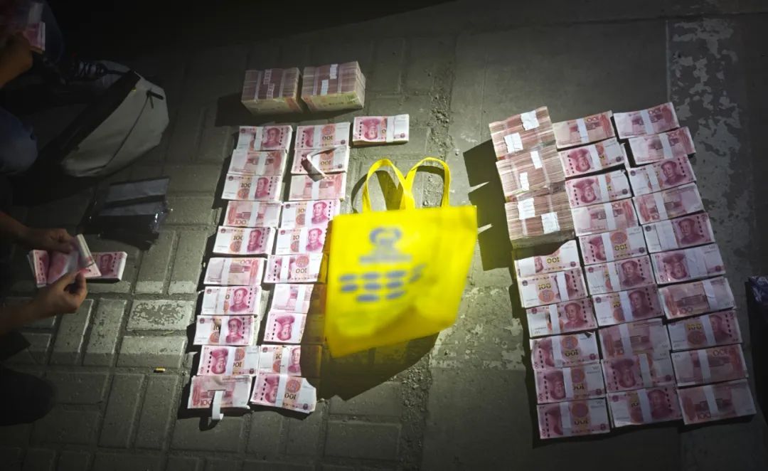 监控拍下大连街头霸气一幕，出圈了！
