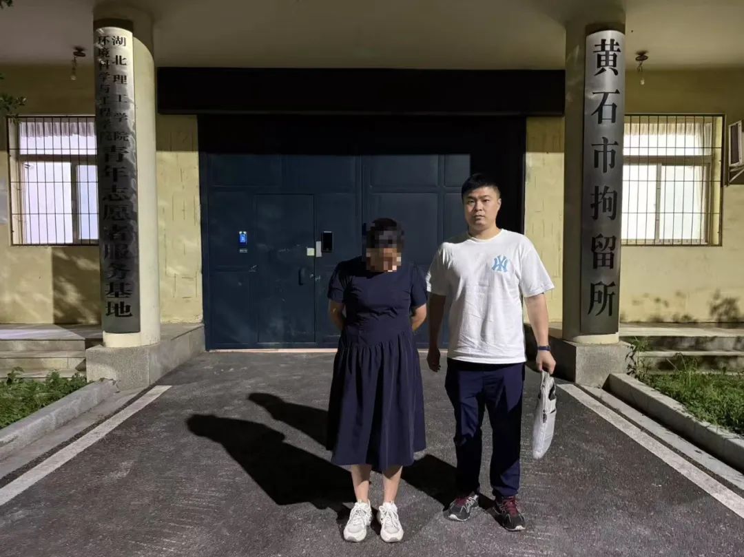 锲而不舍!捡到他人手机还盗刷,贪财女子一年后终落网 锲而不舍!捡到他人手机还盗刷,贪财女子一年后终落网