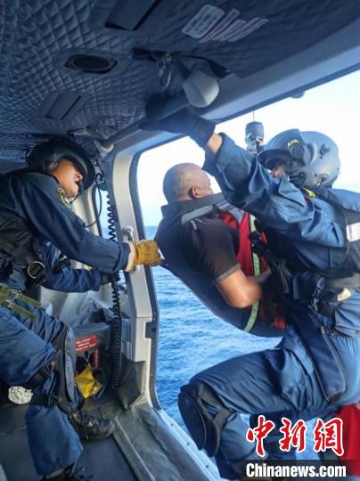 交通救捞力量完成南沙岛礁常态化值守批次轮换 交通救捞力量完成南沙岛礁常态化值守批次轮换