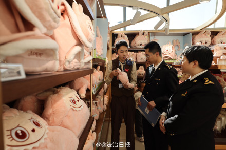 首都机场海关查获侵权LABUBU近2万件 首都机场海关查获侵权LABUBU近2万件