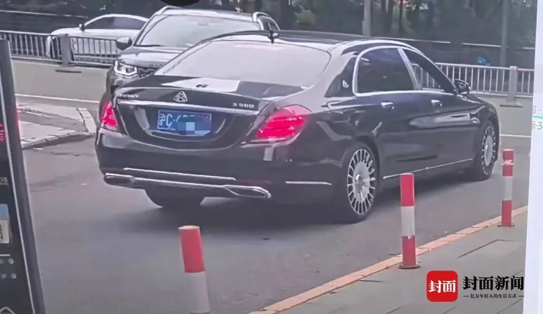 “豪车拦路卖茶叶”？有人888元买5盒疑似“绿化带树叶”，警惕：这类套路已在多地出现
