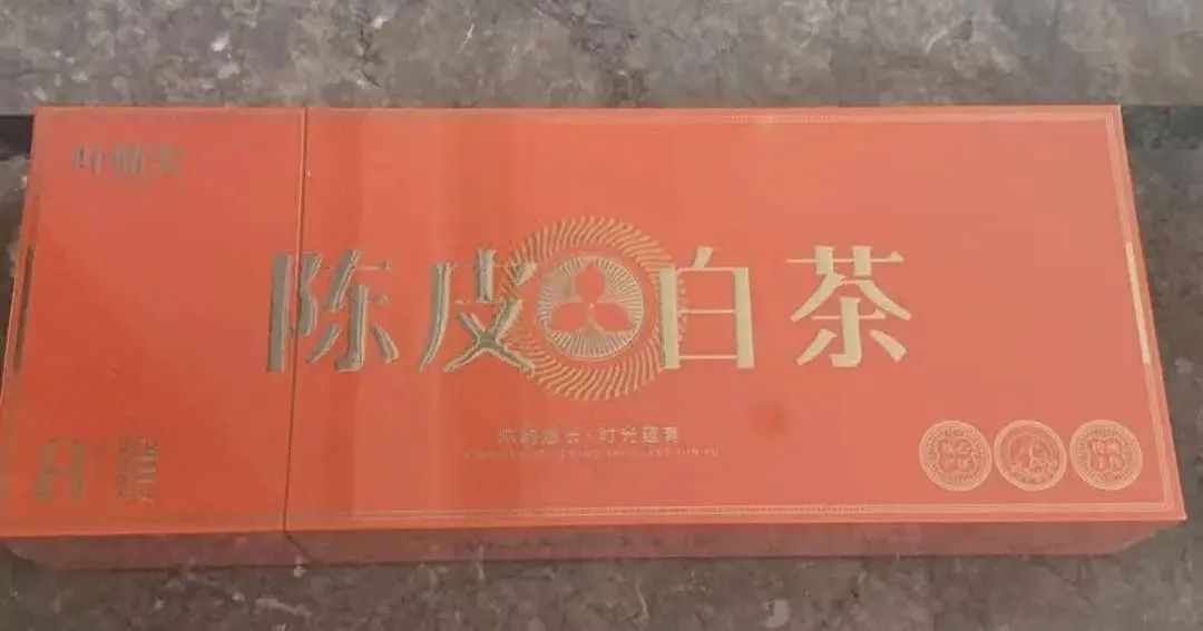 “豪车拦路卖茶叶”？有人888元买5盒疑似“绿化带树叶”，警惕：这类套路已在多地出现