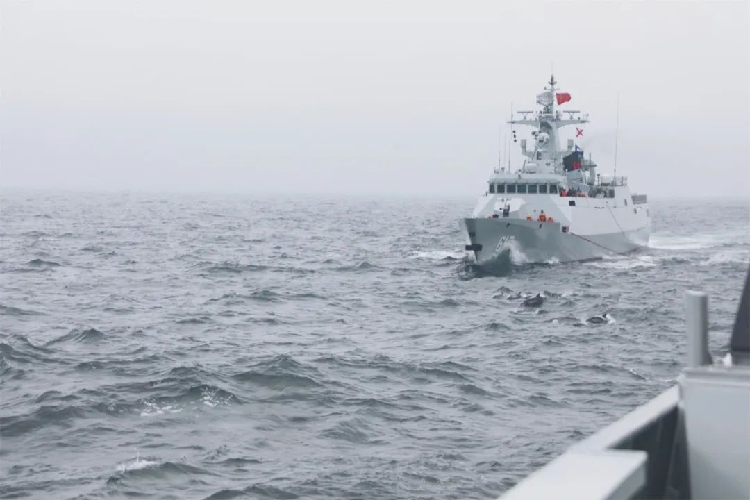 披星戴月,舰艇编队持续鏖战 披星戴月,舰艇编队持续鏖战