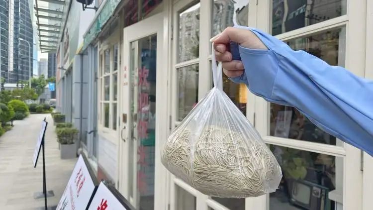 上海最贵？一碗面1588元，另收10%服务费，网友直呼：太疯狂